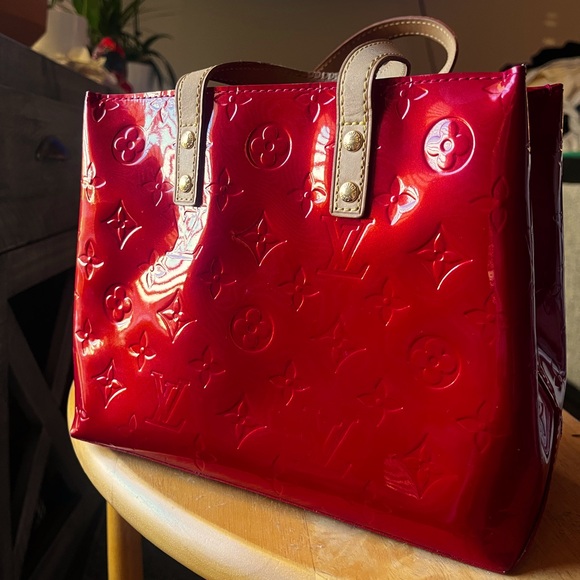 RED LV PURSE GREAT CONDITION - Picture 1 of 8